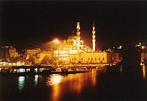 Yeni-Camii-Moschee am Eminönü-Platz bei der Galatabrücke
